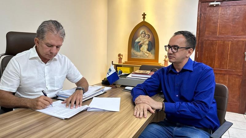 Prefeito de Patos sanciona leis que beneficiarão contribuintes do município