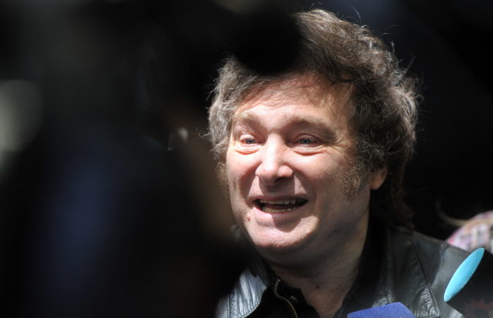 Milei vira sobre Massa, vence eleições e é o novo presidente da Argentina