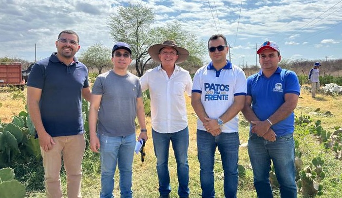 Programa de Palma: Prefeitura de Patos inicia distribuição de raquetes de palma para agricultores