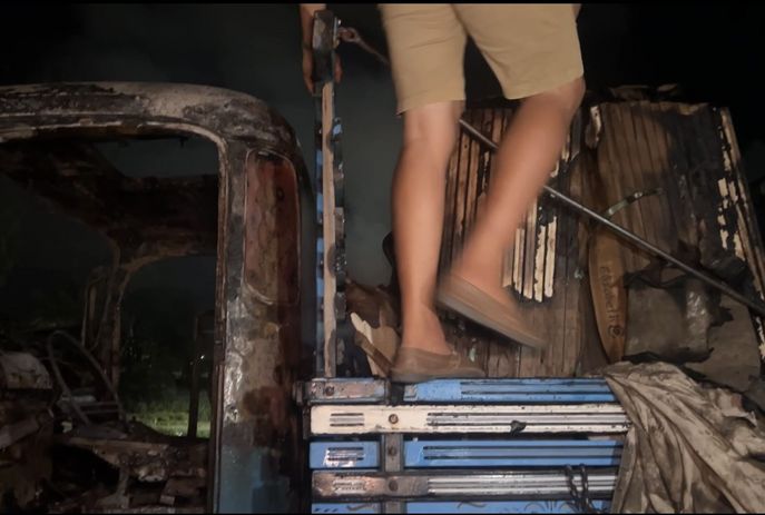 Caminhão carregado de cerâmica pega fogo na BR-230Caminhão carregado de cerâmica pega fogo na BR-230