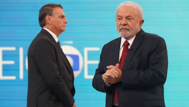 O que pode acontecer se Bolsonaro se recusar a passar a faixa ao presidente eleito