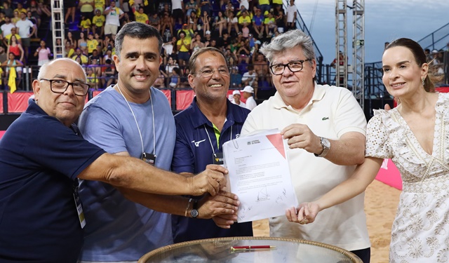 João Azevêdo prestigia encerramento do Circuito Mundial de Vôlei de Praia em João Pessoa