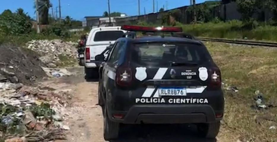 Corpo de um homem é encontrado com mãos e pernas amarradas e com vários disparos de arma de fogo