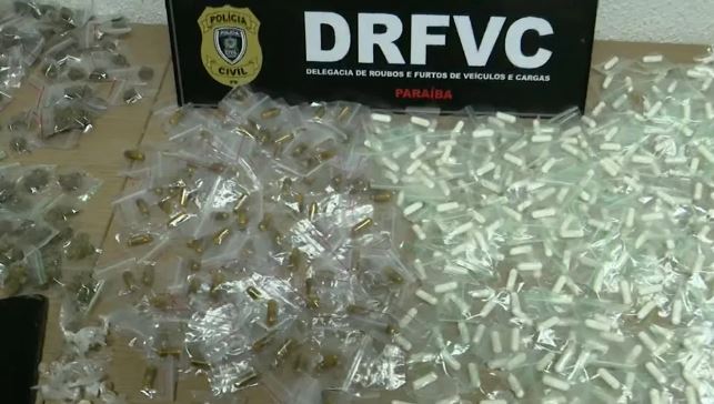 Dupla é detida suspeita de tráfico de drogas durante operação que combatia roubo de veículos, na PB