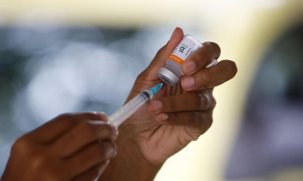 Saúde recomenda nova dose da vacina bivalente contra Covid para idosos e imunocomprometidos