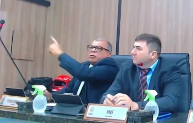 Vereador afirma que bate em mulher ao discutir com colega durante sessão de Câmara na PB