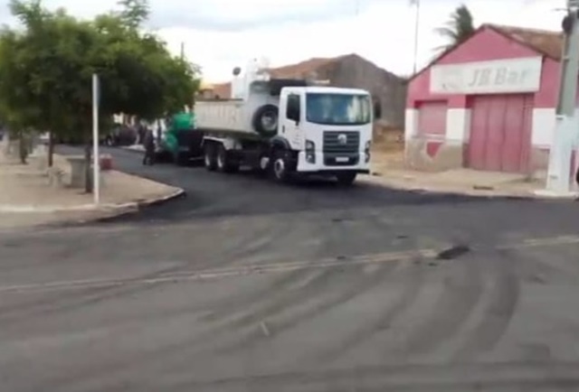 Centro de Cacimba de Areia recebe pavimentação asfáltica