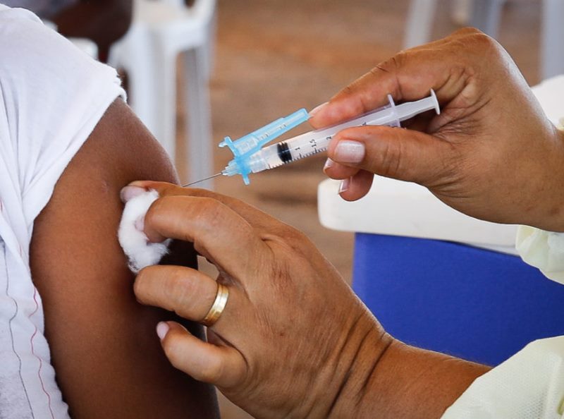 Patos inicia reforço vacinal para idosos e imunossuprimidos contra novas variantes da Covid-19