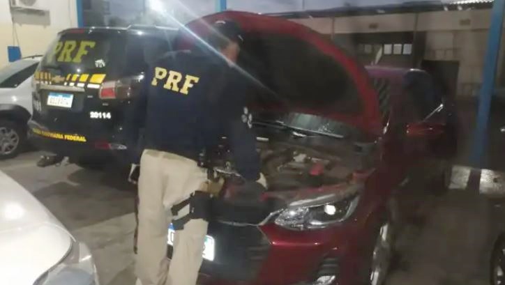PRF recupera veículo adulterado e conduz homem à Delegacia de Polícia Civil de Patos