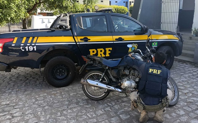 Em menos de 24 horas, equipes da Polícia Rodoviária Federal no Sertão recuperam 03 veículos com registro de roubo/furto