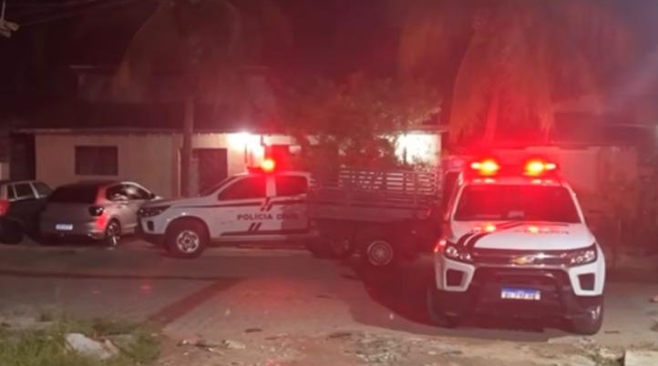 Homem é assassinado a tiros e amigo pula de prédio para fugir dos criminosos, na Paraíba