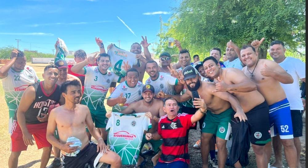 Empresário Brother Construtor participou na manhã desse domingo, (17) de um campeonato de futebol no clube GRETEL e reafirmou seu compromisso com o desporto patoense. 