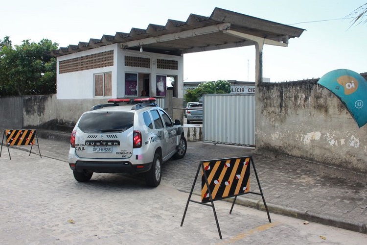 Homem é encontrado morto com sinais de violência e companheira é presa como principal suspeita