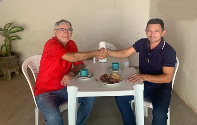 Em Patos, presidentes do PT e do PC do B se reúnem para definirem estratégias políticas com vistas às eleições municipais.