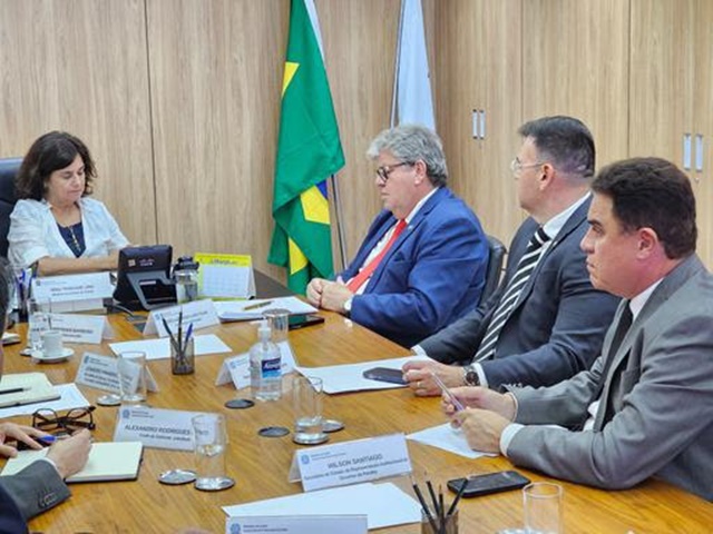 João Azevêdo apresenta programa “Paraíba contra o Câncer” à ministra da Saúde, Nísia Trindade, que garante recursos