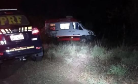 Ambulância do SAMU capota e deixa enfermeira ferida, em Piancó