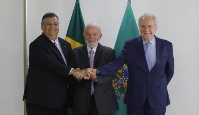 Lewandowski assumirá Ministério da Justiça em fevereiro, anuncia Lula