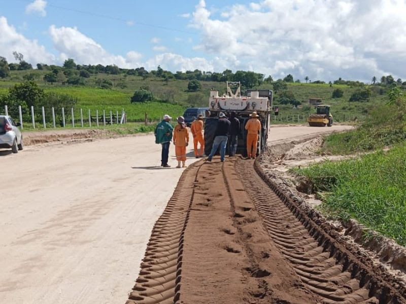 Governo avança com obras das estradas entre as cidades de Lagoa Seca e Puxinanã