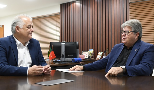 João Azevêdo destaca investimentos em obras e fortalecimento da economia em reunião com ministro Márcio França