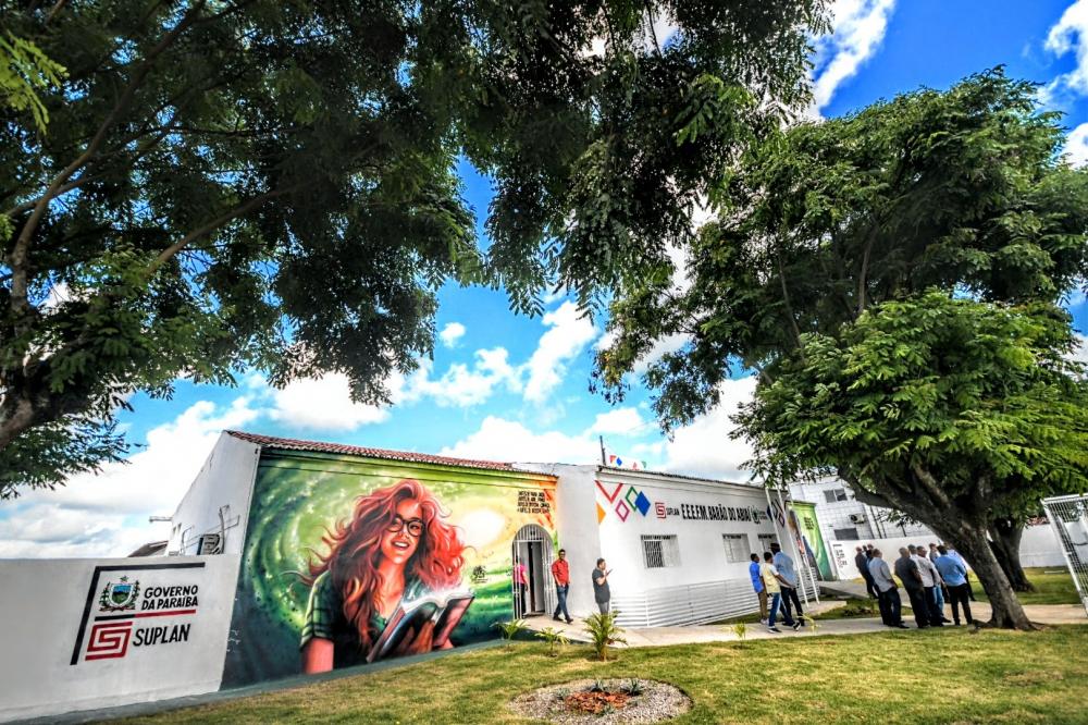 João Azevêdo entrega reforma e ampliação de escolas nos municípios de Alhandra e Sapé