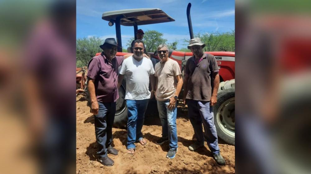 Prefeitura de Mãe d’Água inicia ação de corte de terra na zona rural do município