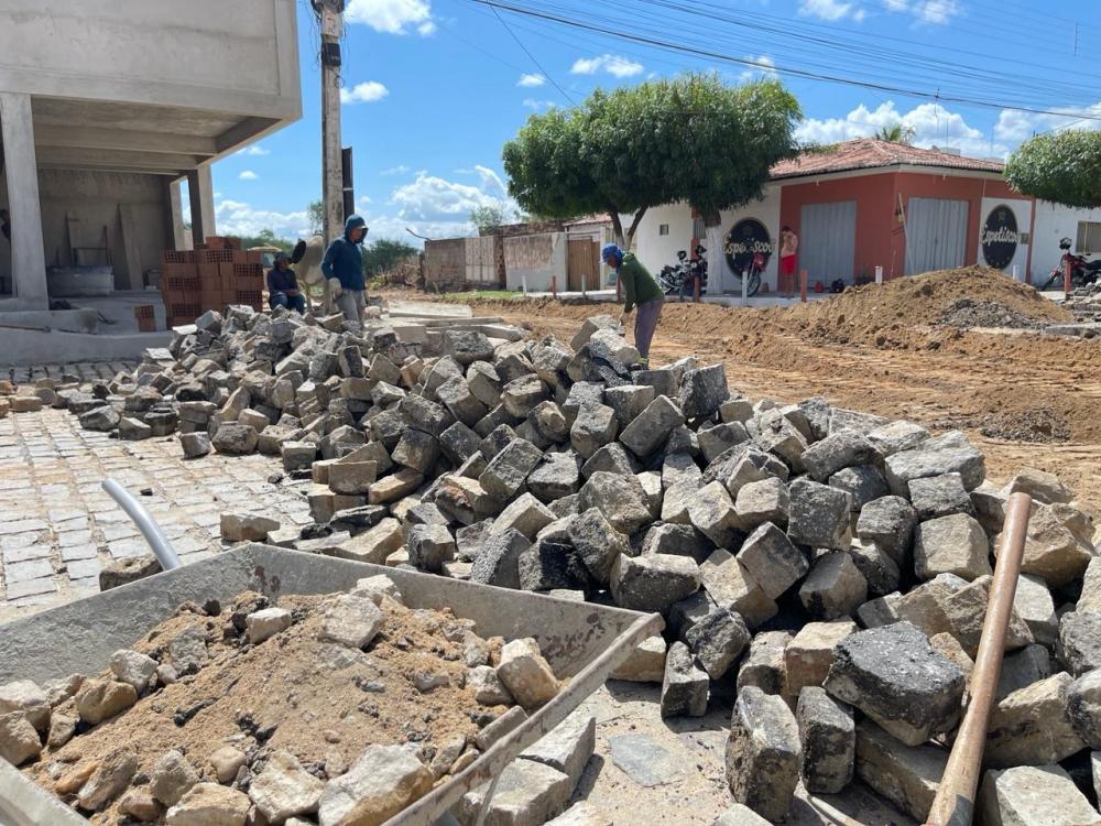 Prefeitura de Patos aprimora infraestrutura urbana com operação Tapa Buraco e programa de Pavimentação 