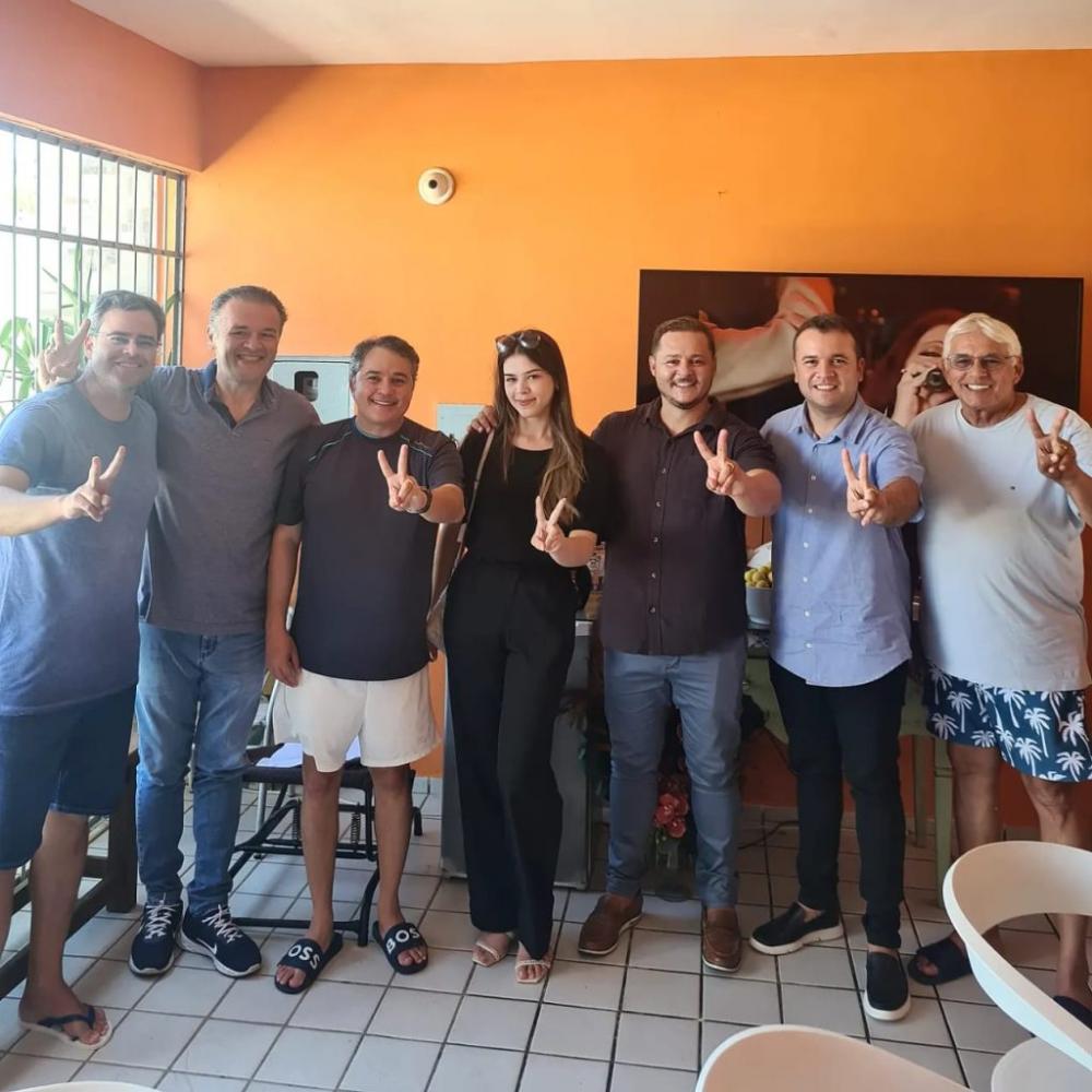 Prefeito Dr. Jefferson anuncia pré-candidatura de Chaguinha Lopes à Prefeitura e Bia Nóbrega como vice