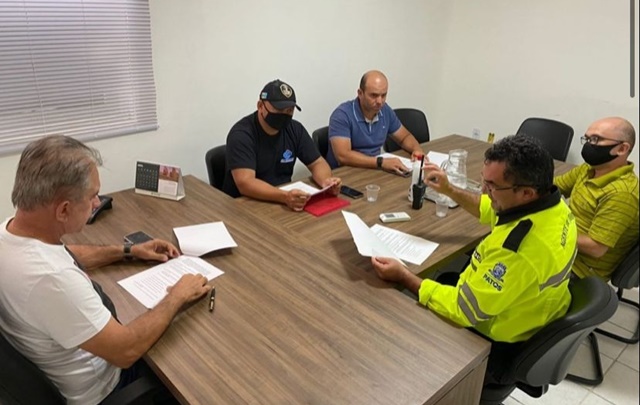 Com aumento anunciado por prefeito, superintendente e agentes da STTRANS de Patos celebram essa e outras conquistas da categoria