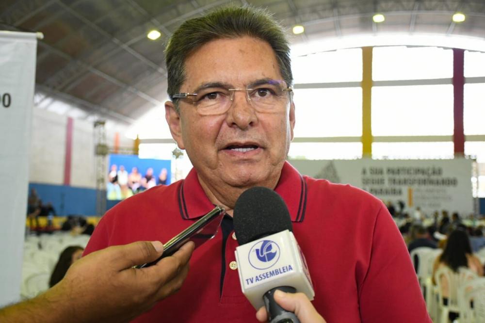 Deputados farão esforço concentrado durante período eleitoral, garante presidente Adriano Galdino