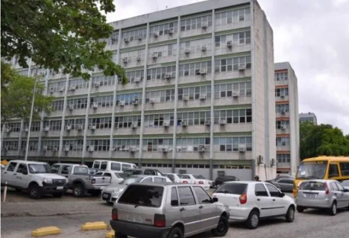 Estado altera expediente na quinta-feira e decreta ponto facultativo no carnaval