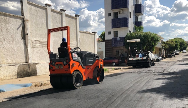 Programa de pavimentação asfáltica beneficia importantes ruas de fluidez do trânsito no bairro Belo Horizonte em Patos