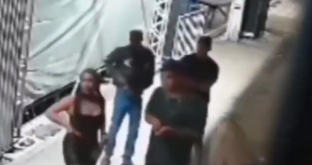 Vídeo: Carro invade área de palco da festa de Carnaval em Aroeiras